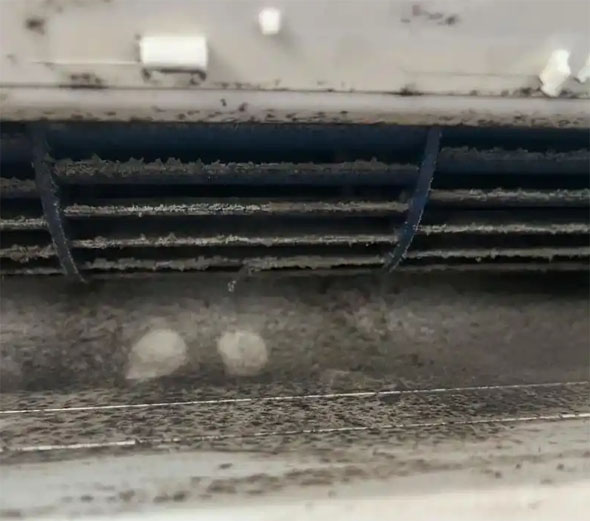 盐山空调吹的风有股烧焦味是怎么回事